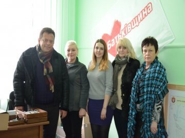 Луцька «Батьківщина» передала на передову смаколики та ремнабори для бійців