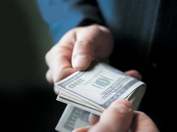 Волинський митник, який взяв 220 доларів хабара за ввіз «євроблях», заплатить штраф