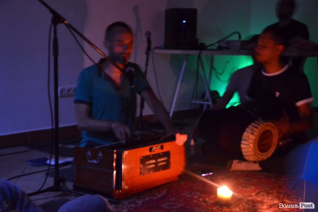 Тусівка для йогів: як у Луцьку медитували та просвітлювалися