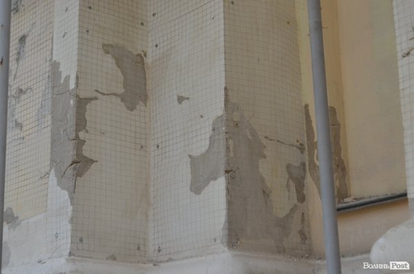 У центрі Луцька ремонтують собор. ФОТО