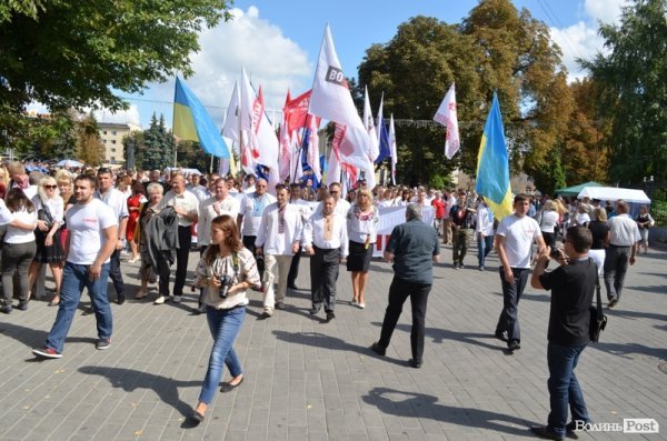 Опозиція на марші: у Луцьку влаштували протестну ходу. ФОТО 