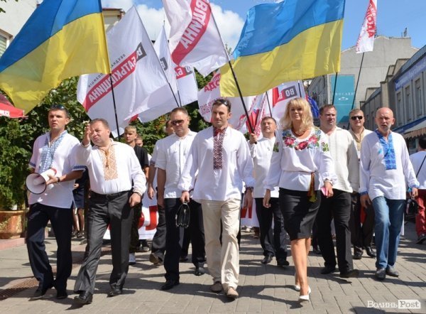 Опозиція на марші: у Луцьку влаштували протестну ходу. ФОТО 