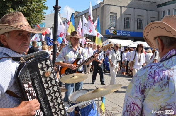 Опозиція на марші: у Луцьку влаштували протестну ходу. ФОТО 