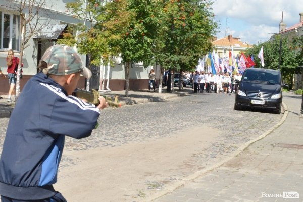 Опозиція на марші: у Луцьку влаштували протестну ходу. ФОТО 