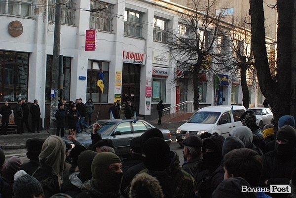 У Луцьку «Правий сектор» пікетує прокуратуру. ФОТО