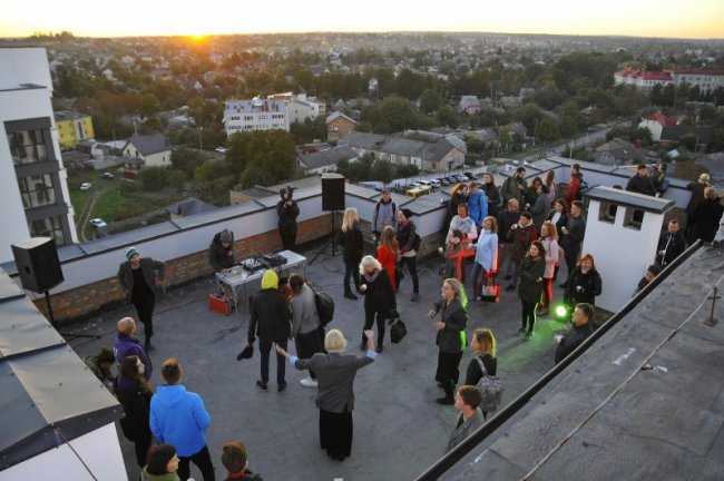 На даху луцької «Супернови» показали виставу-експеримент*