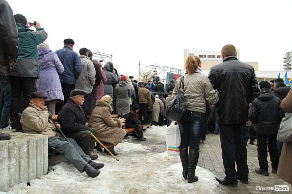 У центрі Луцька - мітинг опозиції. ФОТО. ОНОВЛЕНО