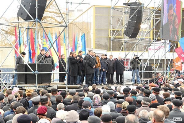 У центрі Луцька - мітинг опозиції. ФОТО. ОНОВЛЕНО