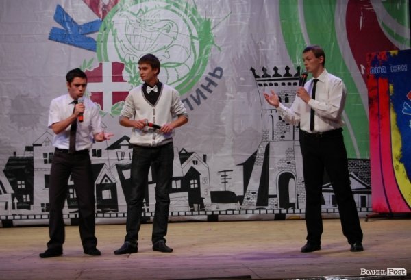 У Луцьку на КВНі із заступника луцького мера «зняли» джинси. ФОТО