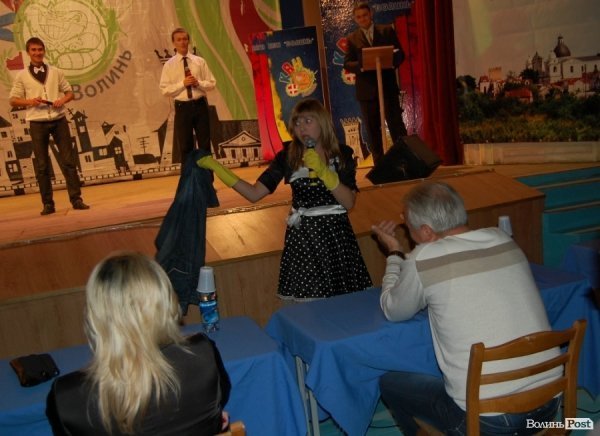 У Луцьку на КВНі із заступника луцького мера «зняли» джинси. ФОТО