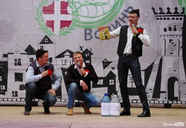 У Луцьку на КВНі із заступника луцького мера «зняли» джинси. ФОТО