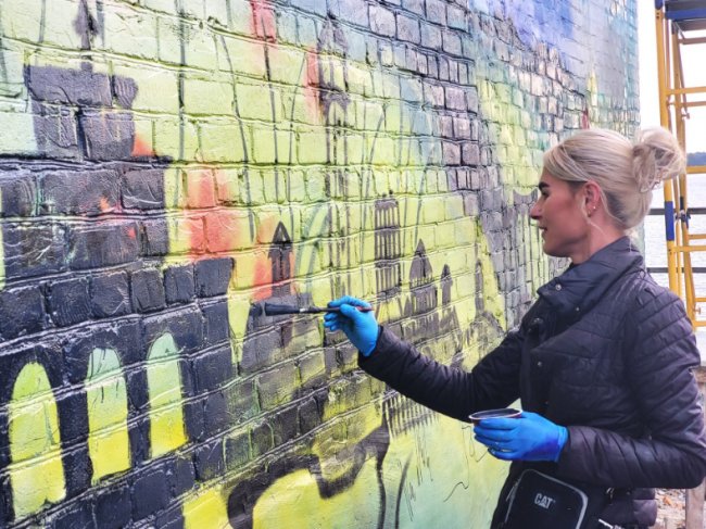 Біля пішохідного мосту в Ковелі – новий мурал