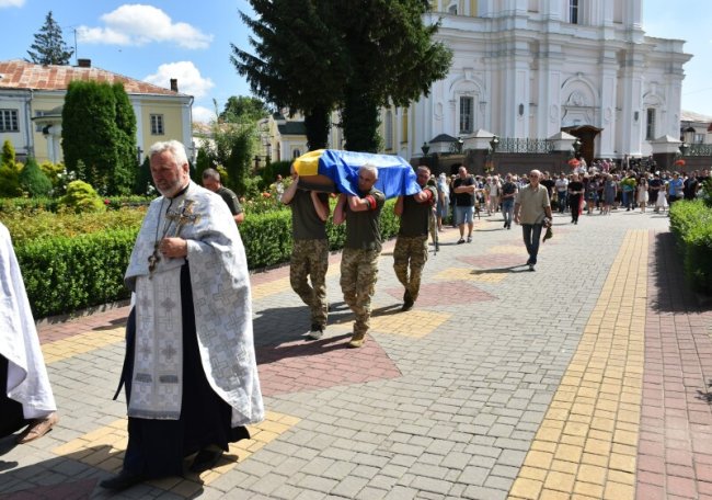 У Луцьку попрощалися із загиблим на війні воїном Анатолієм Шепелем