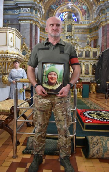 У Луцьку попрощалися із загиблим на війні воїном Анатолієм Шепелем