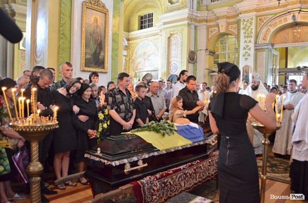 У Луцьку прощалися з загиблим «айдарівцем». ФОТО