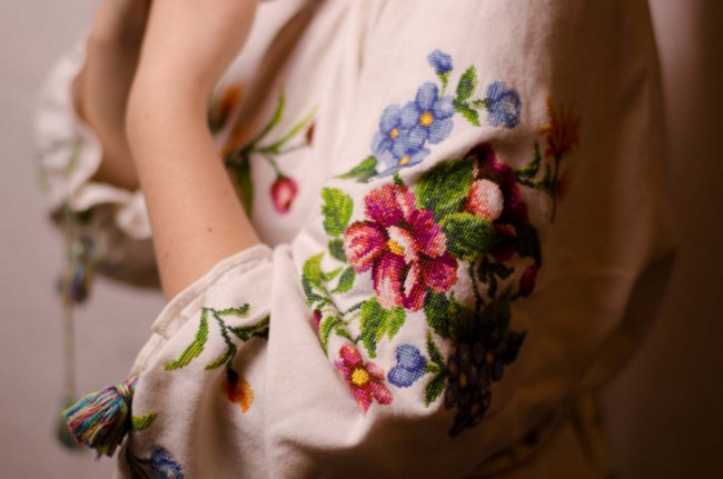 Вишивальниця з Волині опанувала десятки технік і зібрала унікальну колекцію виробів