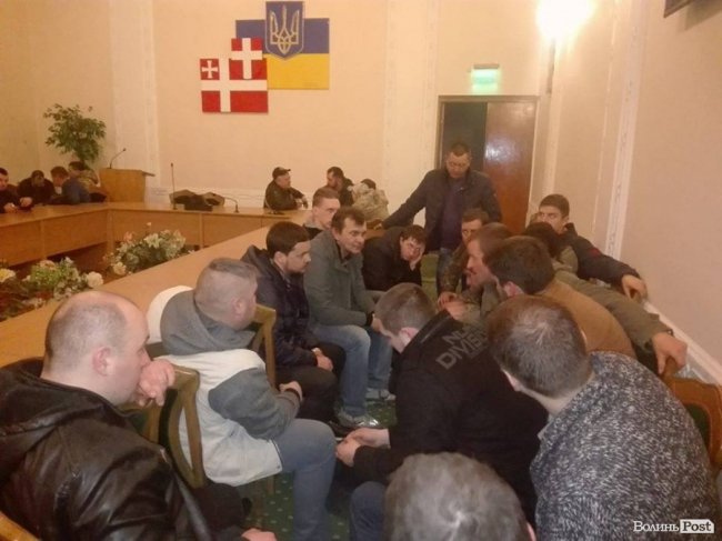 У Волинській ОДА - активісти. Через штурм редуту блокадників