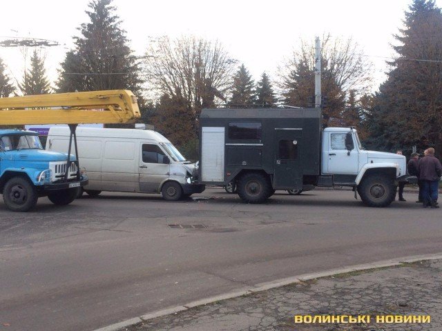 Аварія у Луцьку: зіткнулись дві автівки