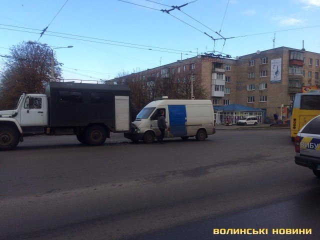 Аварія у Луцьку: зіткнулись дві автівки
