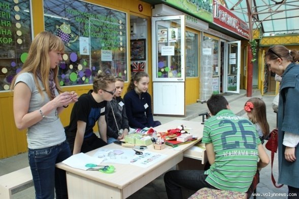 Як у Луцьку вчили робити великодні яйця з фетру. ФОТО