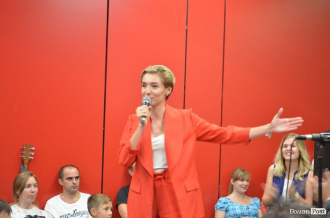 Атмосферно і затишно: у Луцьку співали в пам'ять про Скрябіна. ФОТО