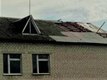 У селі на Волині вітер зірвав дах школи