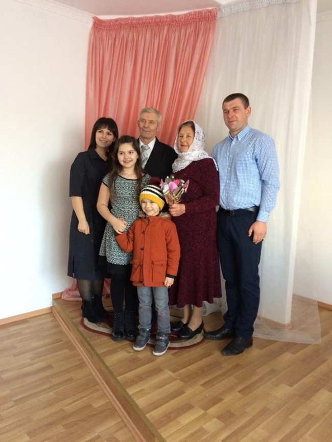 Кохання тривалістю в життя: на Волині подружжя відгуляло рубінове весілля. ФОТО