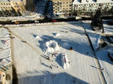 У Володимирі побудували снігове містечко