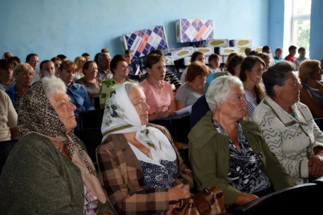 «Збудуєте школу – назвемо на вашу честь!» – жителі Шацького району зустрічали Степана Івахіва*