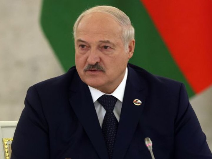 Лукашенко зібрався «захищатися» та пригрозив «всіма видами зброї» Україні та НАТО