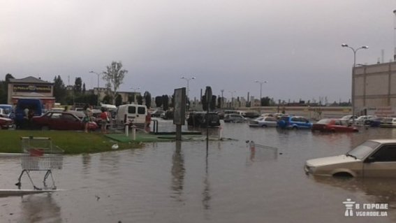 Потоп у Сімферополі. ФОТО. ВІДЕО