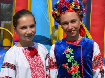 Новий майданчик і перше велике гуляння: в Оздові біля Луцька відсвяткували День села. ФОТО