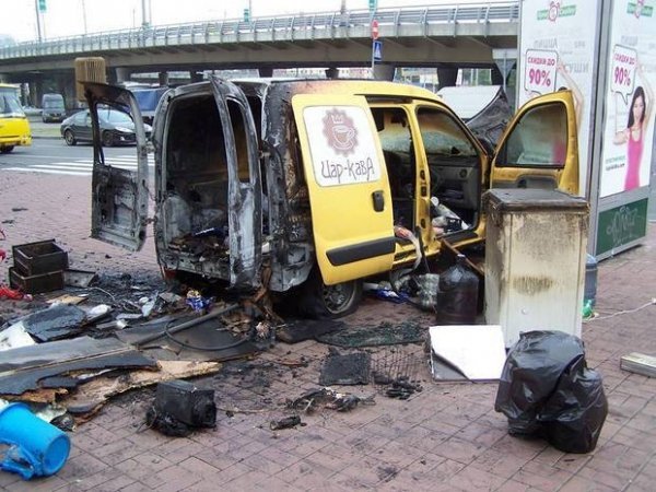 У Києві вибухнула автокавʼярня. ФОТО