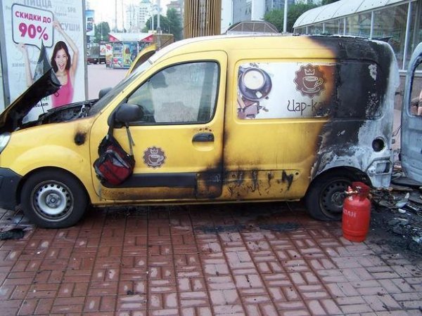 У Києві вибухнула автокавʼярня. ФОТО