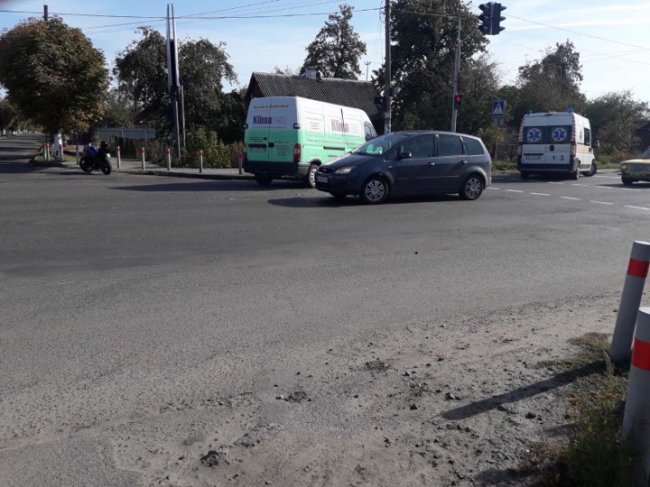 У місті на Волині зіткнулися два автомобілі: є постраждалі. ФОТО