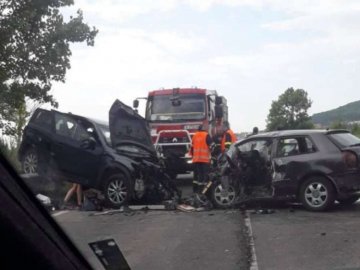  Українці в Болгарії потрапили у жахливу ДТП: є загибла, багато потерпілих. ФОТО