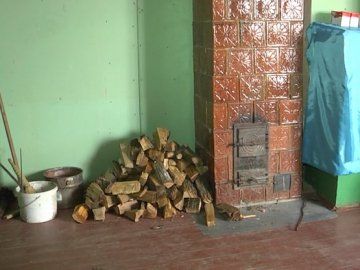 Виборча дільниця у районі на Волині, де голосуватиме майже тисяча людей, розсипається. ВІДЕО