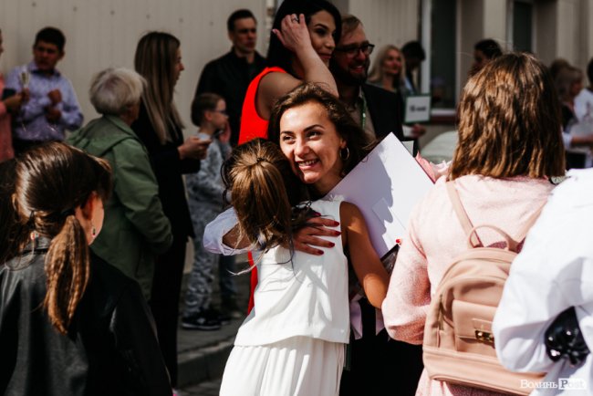 У новій локації і… з котом: як в інноваційній луцькій школі «ThinkGlobal» 1 вересня відзначали. ФОТО* 