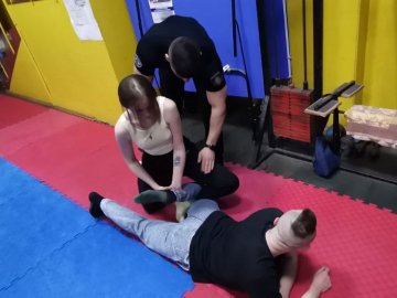 У Луцьку патрульні безоплатно навчають самообороні. ВІДЕО 