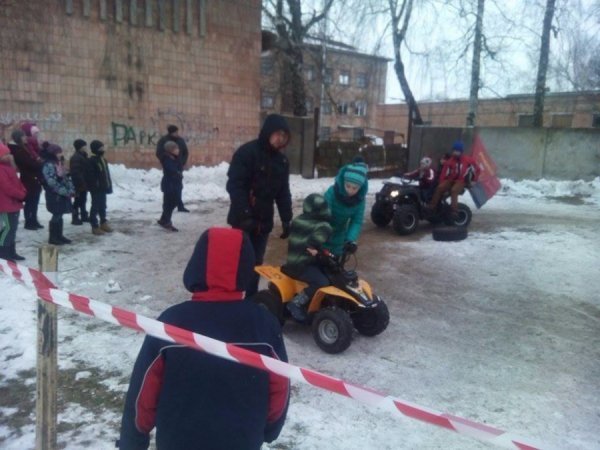 У Рожищі діти ганяли на квадроциклах