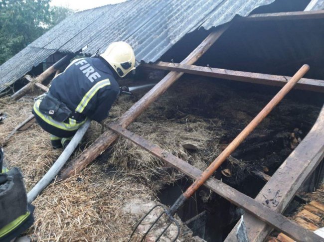 У Луцькому районі посеред білого дня горів хлів