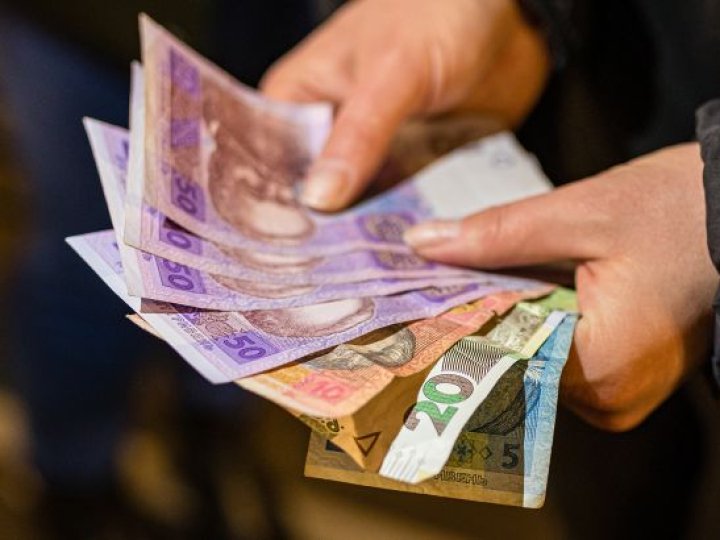Зарплати зростуть, а ріст цін сповільниться: Кабмін схвалив план на 3 роки
