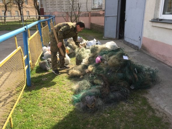 На Волині сокирою порубали сотні знарядь «рибних» браконьєрів 