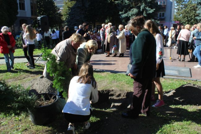 У Луцьку влаштували акцію з нагоди Дня людей поважного віку. ФОТО