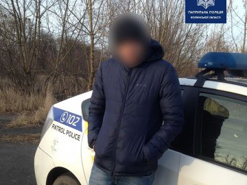 У Луцьку посеред вулиці спіймали молодика з наркотиками