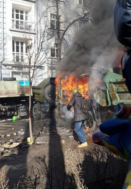 Фото сутичок під Верховною Радою