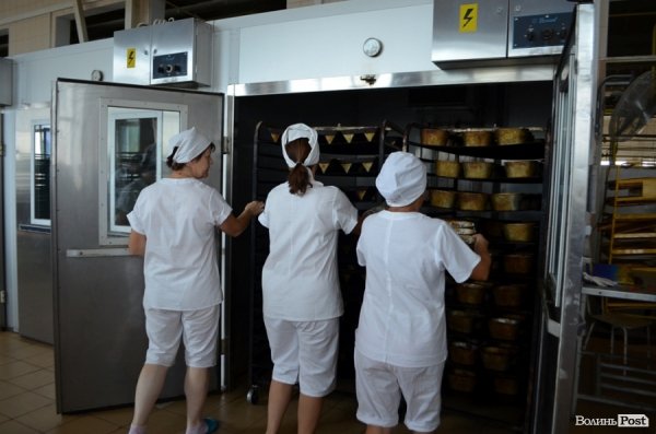 У Луцьку показали, як печуть хліб. ФОТО