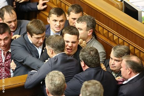 У Верховній Раді побилися за президію. ВІДЕО. ФОТО