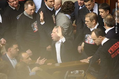 У Верховній Раді побилися за президію. ВІДЕО. ФОТО