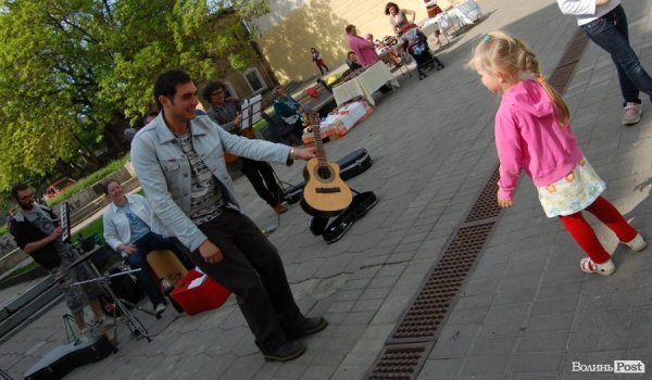 Неформальні екскурсії, музичні вулиці, історія просто неба: Луцьк заманює туристів